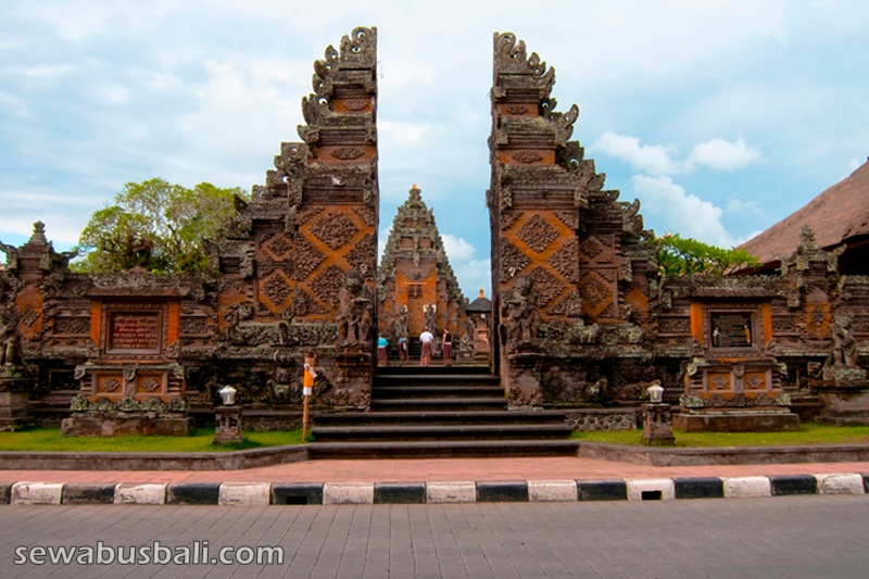 pura puseh di desa batubulan