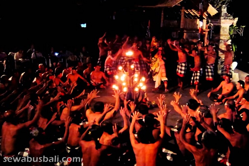tarian kecak di desa batubulan