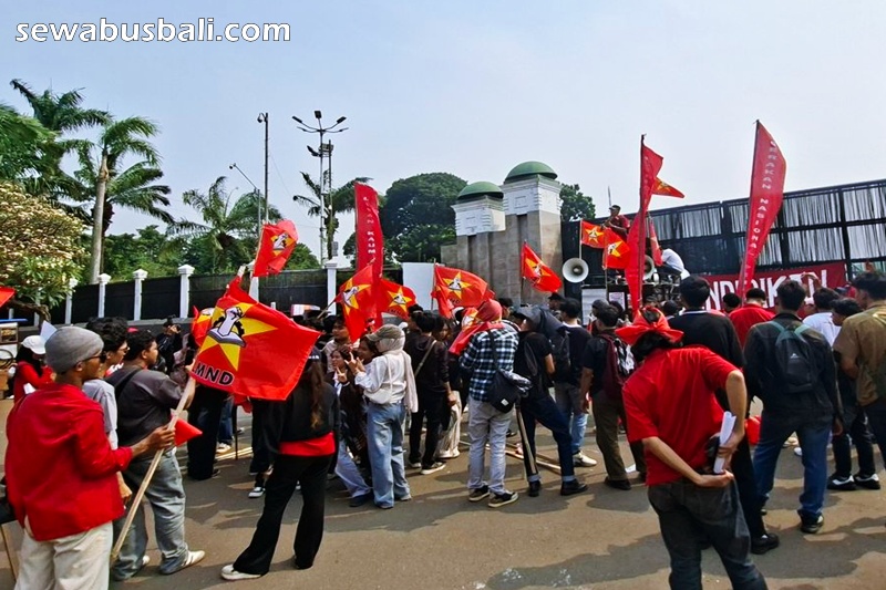 Mahasiswa Mulai Berdatangan ke Depan Gedung DPR, Aksi Tuntut Pendidikan Gratis